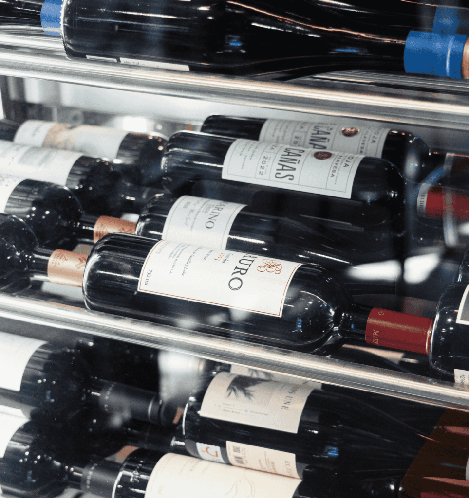 detalles de etiqueta de vino en la bodega de el feudo